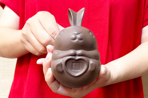 卯兔迎春<br>Mao rabbit greets spring pot產品圖