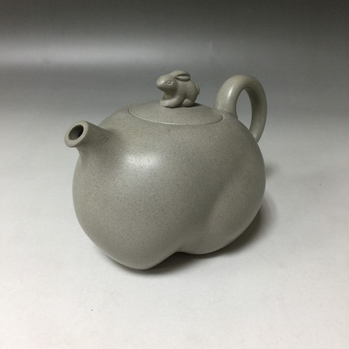 揚眉吐(兔)氣<br>Pride and Elation Pot (Rabbit Pot)  |茶商品|紫砂茶具|單品