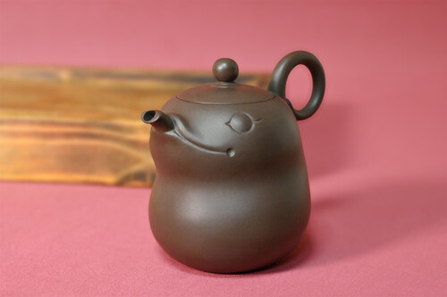 小龍納福(蛇)壺<br>Xiaolong Nafu (snake) pot  |陸羽茶具年表|2021-迄今