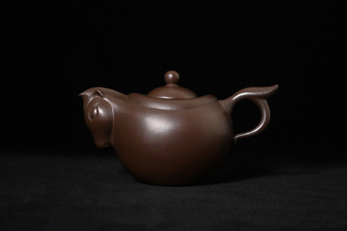 午馬盈心<br>Wu Ma Ying Xin Teapot